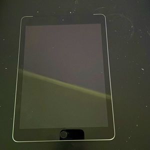 IPad 6th Generation - 32GB - very good condition.